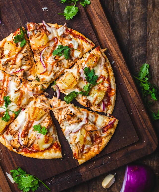 Team beim gemeinsamen Pizza-Essen